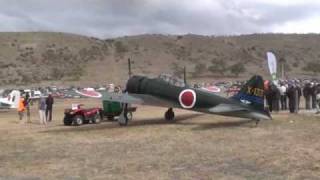 零戦、ニュージーランドで飛ぶ。Warbirds over Wanaka 2010 Mitsubishi Zero [upl. by Shaver59]