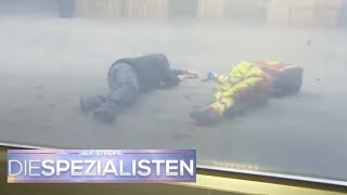 Bewusstloser Sanitäter im Lagerhaus Wieso fallen alle in Ohnmacht  Die Spezialisten  SAT1 TV [upl. by Nanette975]