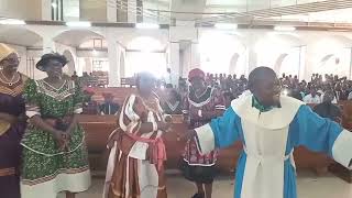 Mwebeni besu mwaiseni by St Johns Choir of Cathedral Parish of Kasama Archdiocese [upl. by Ellirehs810]