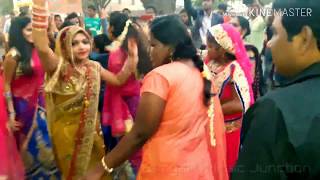 bhojpuri नयी दुल्हन का जबरदस्त DJ Dance Indian village wedding dj dance [upl. by Seena721]