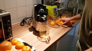 Orangen entsaften  Zitruspresse des Hurom HZ Slow Juicers im Einsatz [upl. by Lenno]