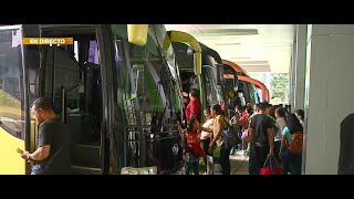 Cada 15 minutos salen buses repletos desde Costa Rica hacia Nicaragua [upl. by Ailimaj]