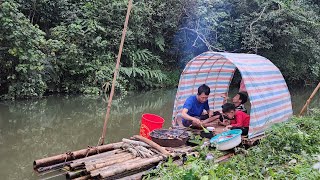 Disabled father kicked out of the house  Made a temporary house on the river  Tung single father [upl. by Tearle]