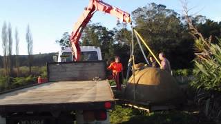 Hiab Truck Struggles to Lift Two Ton Pizza Oven at Kawakawa [upl. by Ricker274]