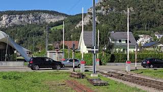 Pendelzug der OeBB und Lokzug anlässlich 60 Jahre Re44 4 Ausfahrt Bahnhof Oensingen SO [upl. by Teeter]