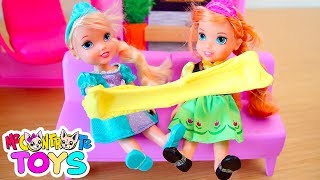 ELSA amp ANNA SLIME La zia ha portato i regali  Me contro Te Toys [upl. by Thayer264]