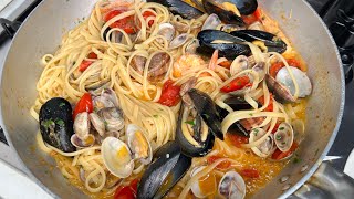 LINGUINE AI FRUTTI DI MARE FRESCHI Italian food official 2023 🍝🇮🇹😋 [upl. by Inavoj]