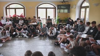 Campo scuola Azione Cattolica il vescovo e i responsabili incontrano i ragazzi [upl. by Jensen]