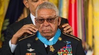 President Obama Awards SFC Melvin Morris the Medal of Honor [upl. by Sair]