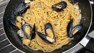 Pasta cozze e pecorino 😋🇮🇹 italianfood italianfood pastarecipes italianrecipes italianfoodie [upl. by Ferrel]