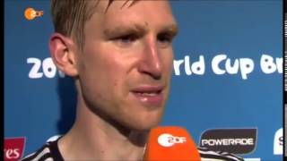 Per Mertesacker im WMInterview über Karnevalstruppe und Eistonne  nach AlgerienSpiel  ZDF HD [upl. by Born260]