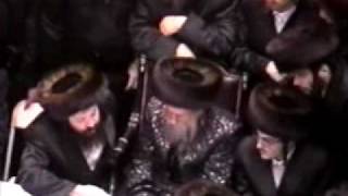 Bobov Rebbe Ztquotl amp Bobover Rebbe Shlita Dancing Mitzva Tantz [upl. by Jermain350]